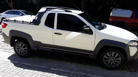 FIAT STRADA 1.8 MPI ADVENTURE CE 16V FLEX 2P MANUAL FIAT STRADA 1.8 MPI ADVENTURE CE 16V FLEX 2P MANUAL